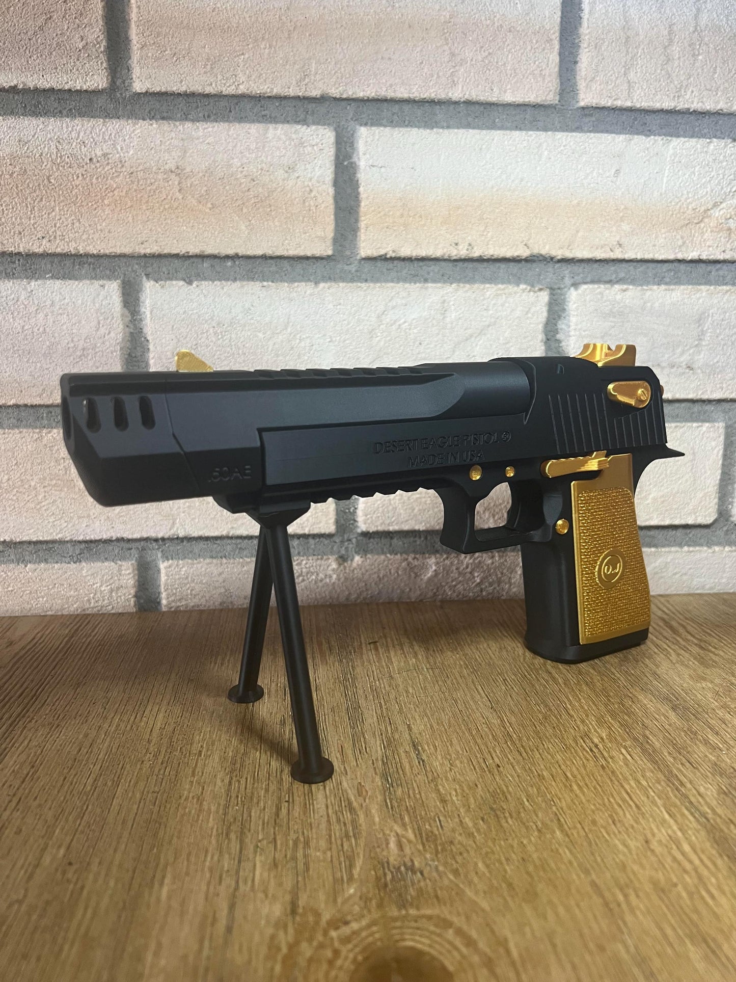 Black & Gold Desert Eagle 3D Printed Display Model – Custom Pistol Replica, Collector’s Edition