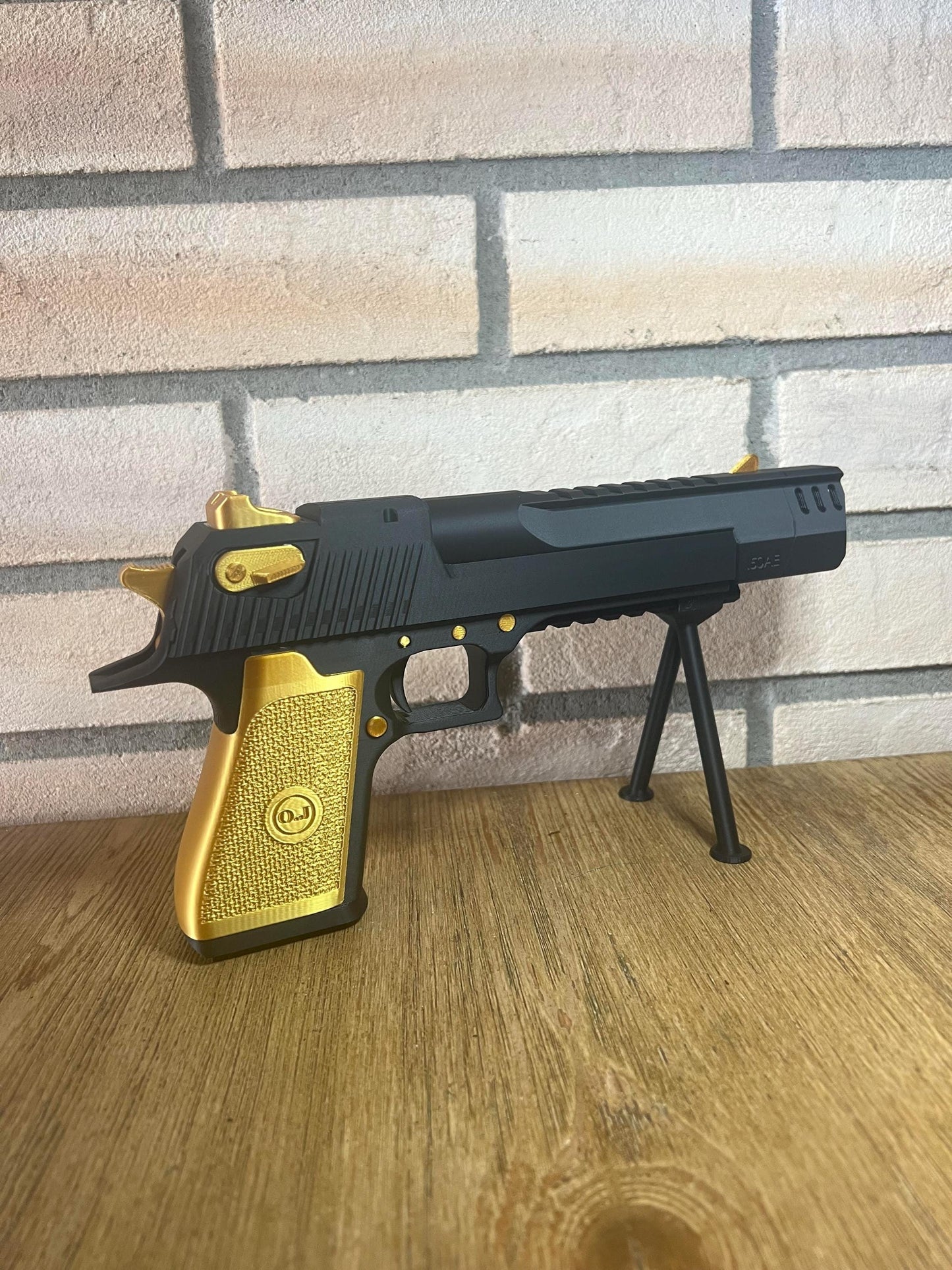 Black & Gold Desert Eagle 3D Printed Display Model – Custom Pistol Replica, Collector’s Edition