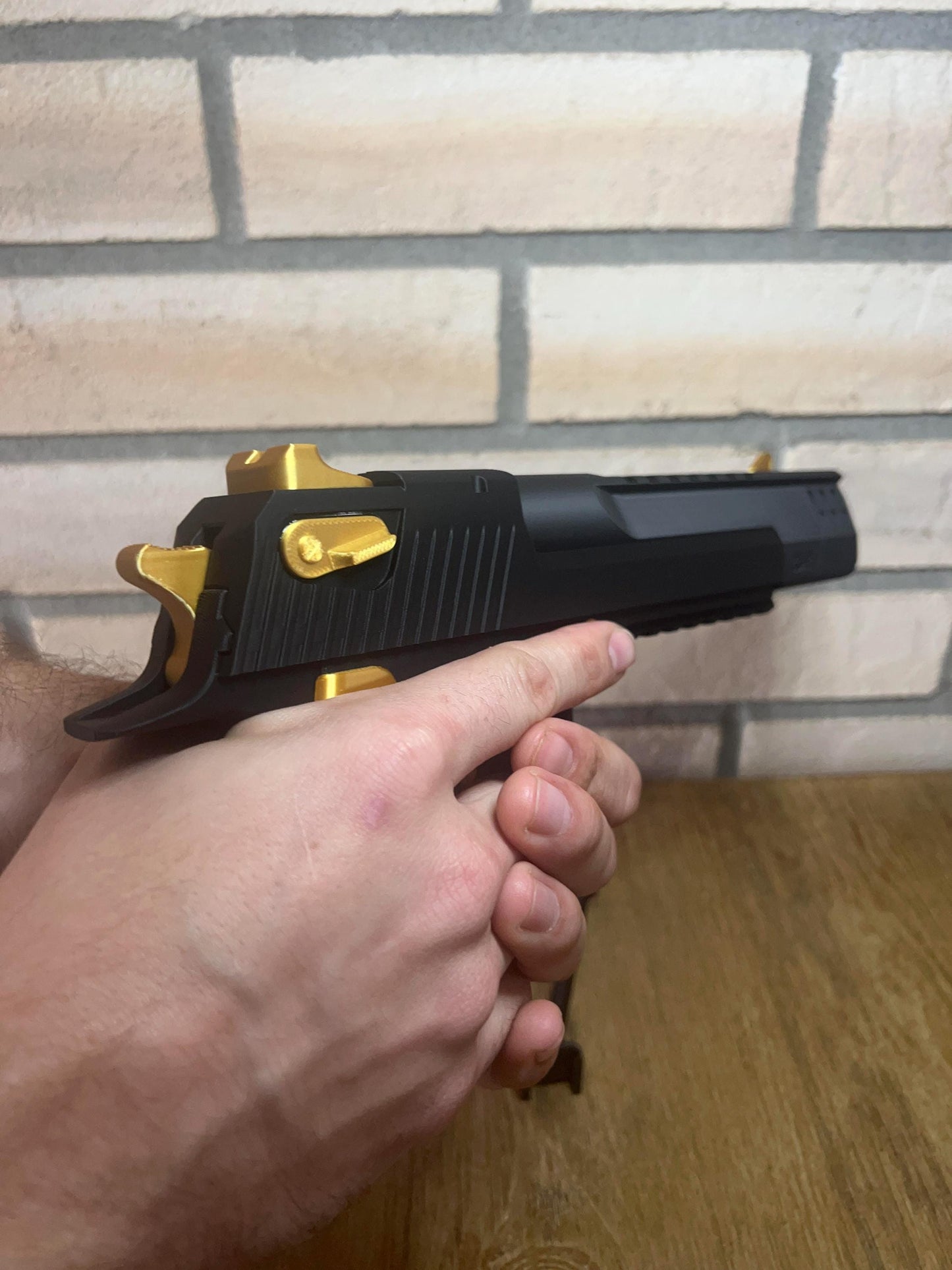 Black & Gold Desert Eagle 3D Printed Display Model – Custom Pistol Replica, Collector’s Edition