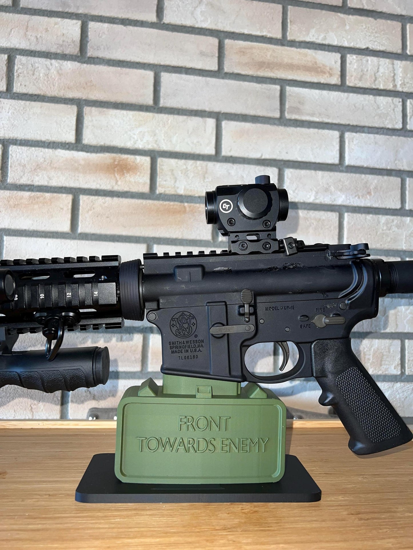 Claymore-Inspired Rifle Display Stand for AR-15/M4